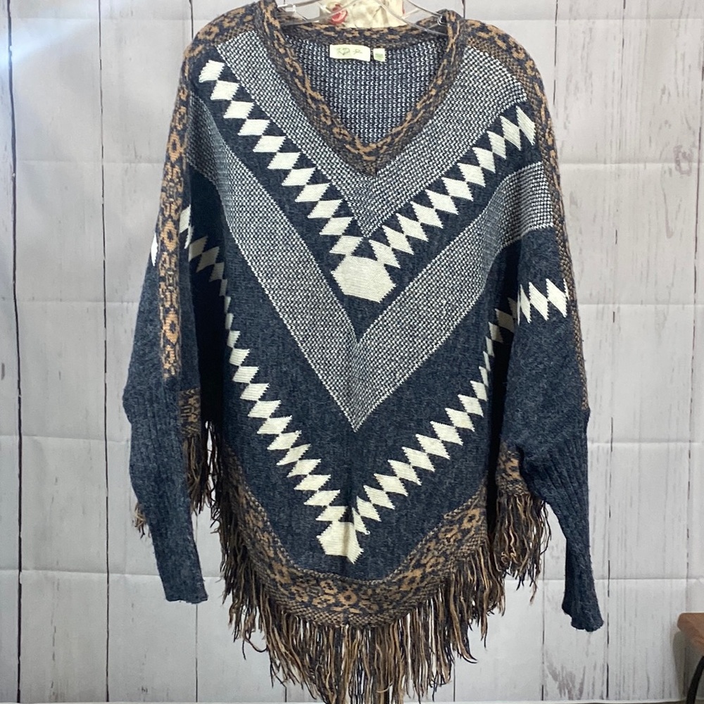 RD style V-neck Poncho with sleeves size L